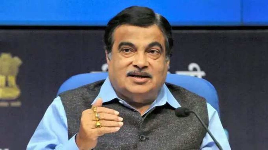 Nitin Gadkari Falls Sick: नितिन गडकरी की एक प्रोग्राम के दौरान बिगड़ी तबियत