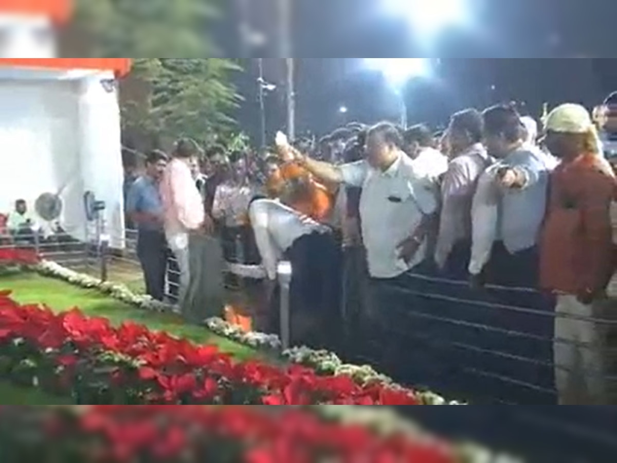 Maharashtra Politics: बाल ठाकरे की 10वीं पुण्य तिथि पर उद्धव गुट ने स्मारक पर क्यों छिड़का गोमूत्र? सामने आई ये बड़ी वजह