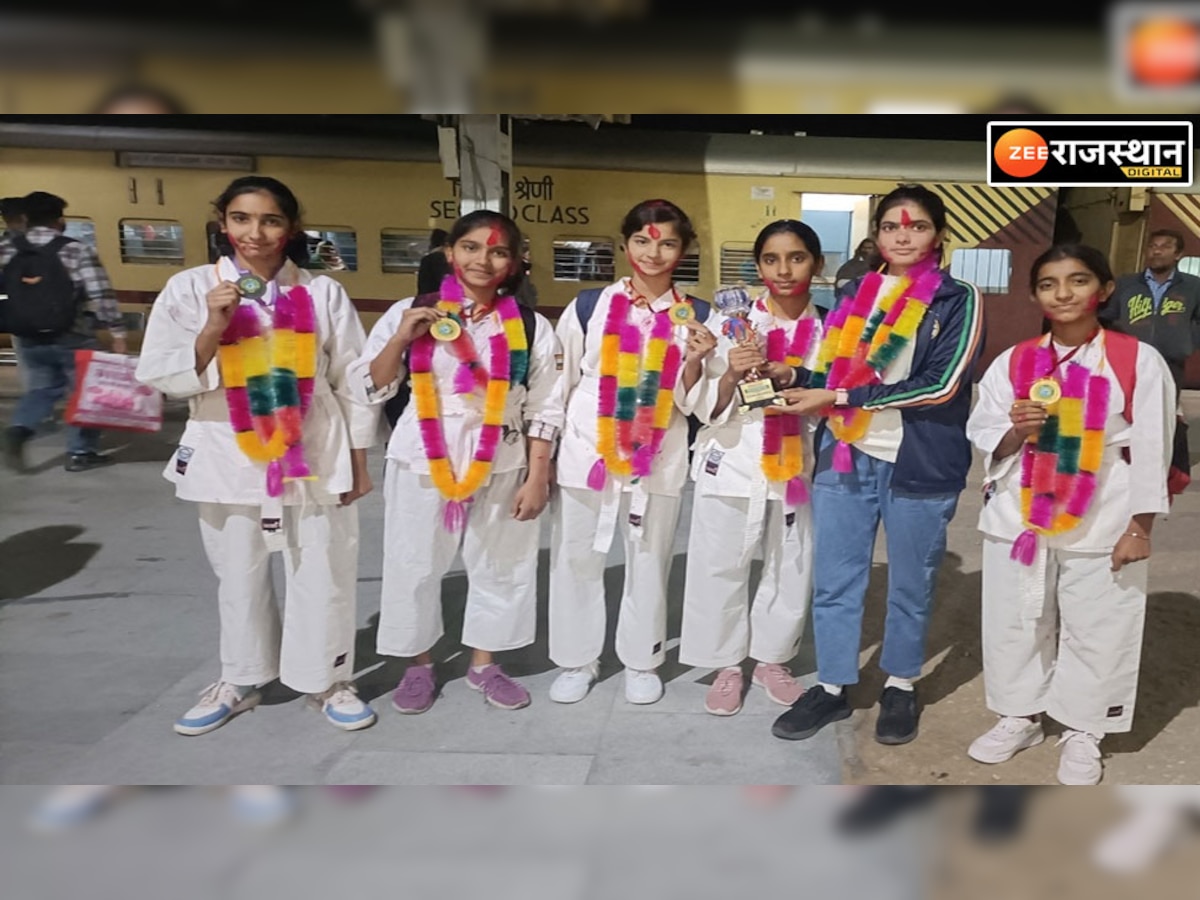 Anupgarh News : जूडो कराटे प्रतियोगिता में मॉडल स्कूल की छात्राओं ने मारी बाजी, जीते 3 गोल्ड और 1 कांस्य मेडल