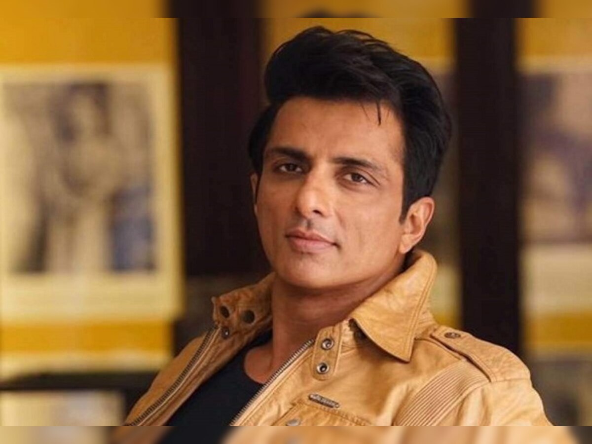 Sonu Sood: ରାସ୍ତାକଡରେ ଗୀତ ଗାଉଥିଲ ଦିବ୍ୟାଙ୍ଗ, କୂଳରେ ଲଗାଇଲେ ସୋନୁସୁଦ