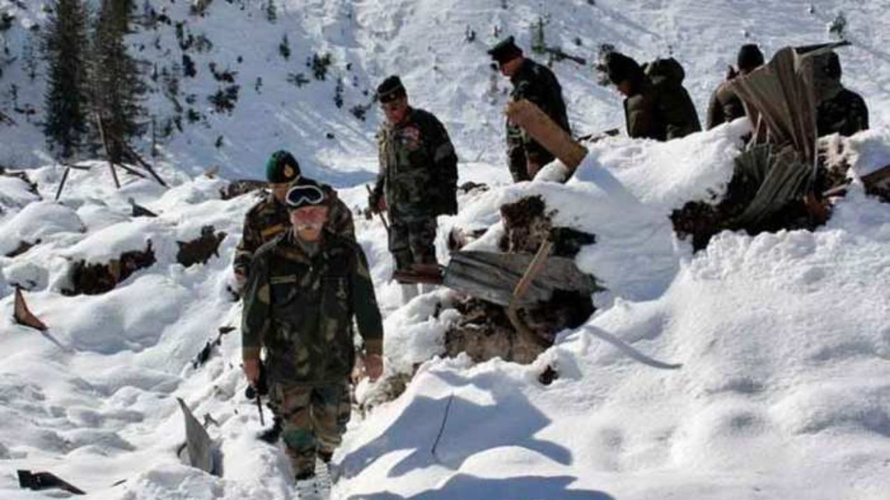 Avalanche in Jammu Kashmir: कश्मीर के माछिल में दर्दनाक हादसा, हिमस्खलन में सेना के तीन जवान शहीद
