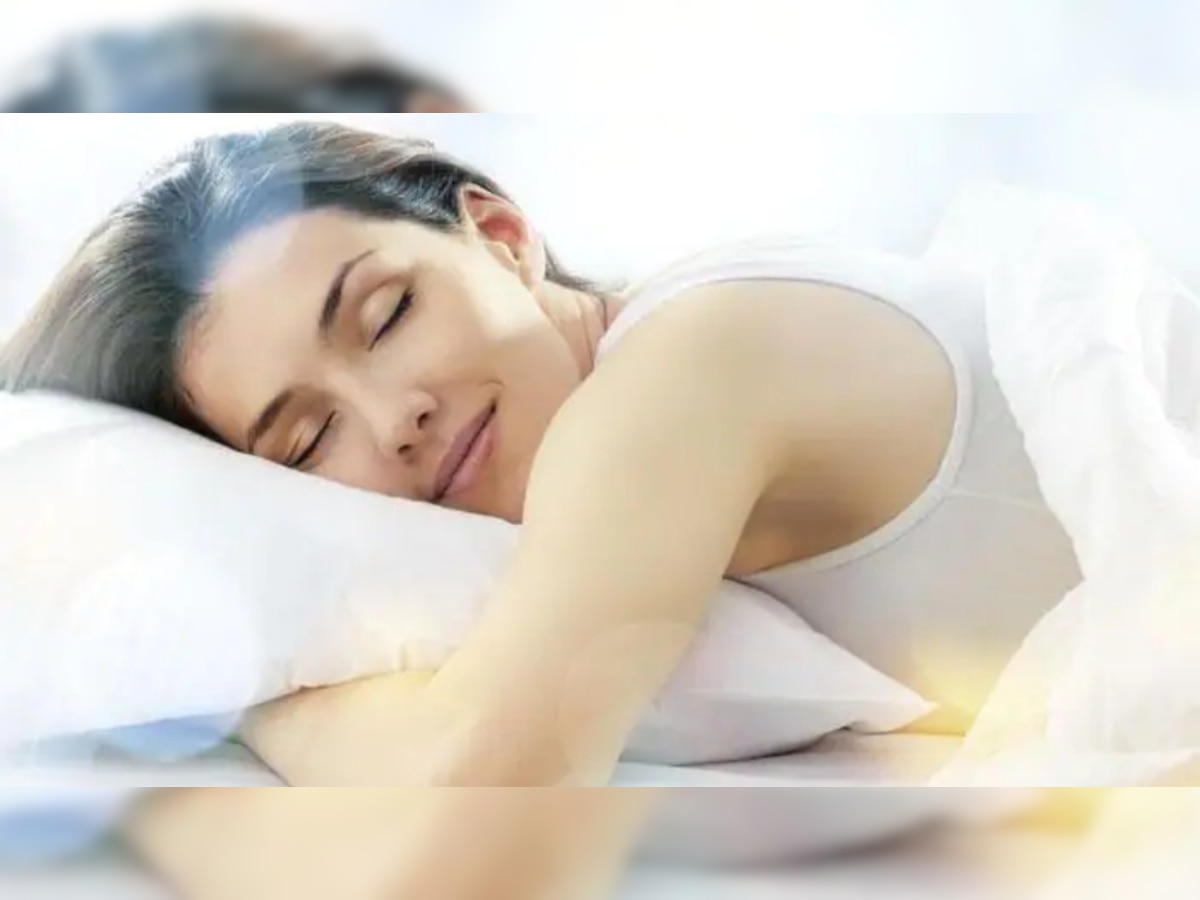 Right Posture For Sleeping: सोने का तरीका बर्बाद कर सकता है सेहत, न करें ये गलतियां; जानें सही स्लीपिंग पोजिशन