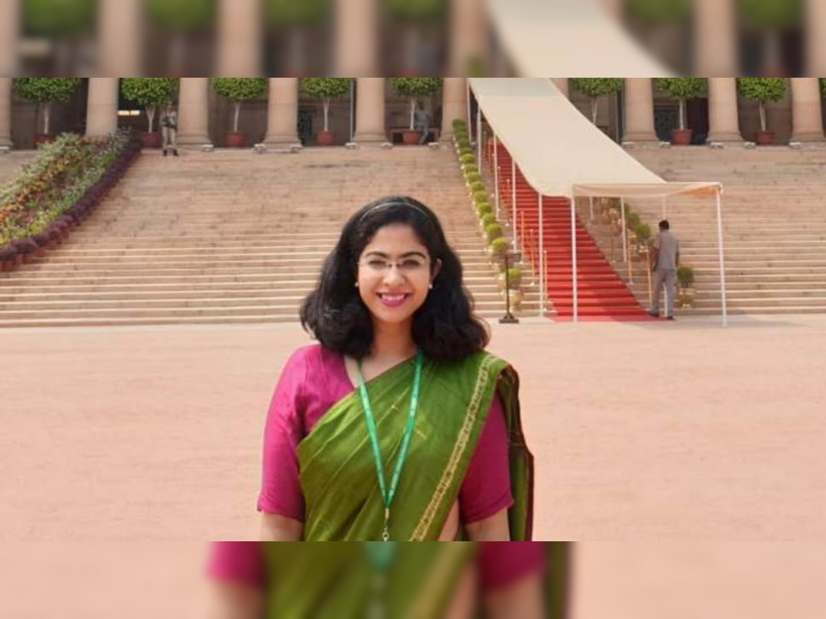 IAS Success Story: 10वीं 12वीं में रहीं जिले में टॉपर, पहली बार में ही क्रैक किया UPSC; पढ़िए महिला अफसर की पूरी स्टोरी