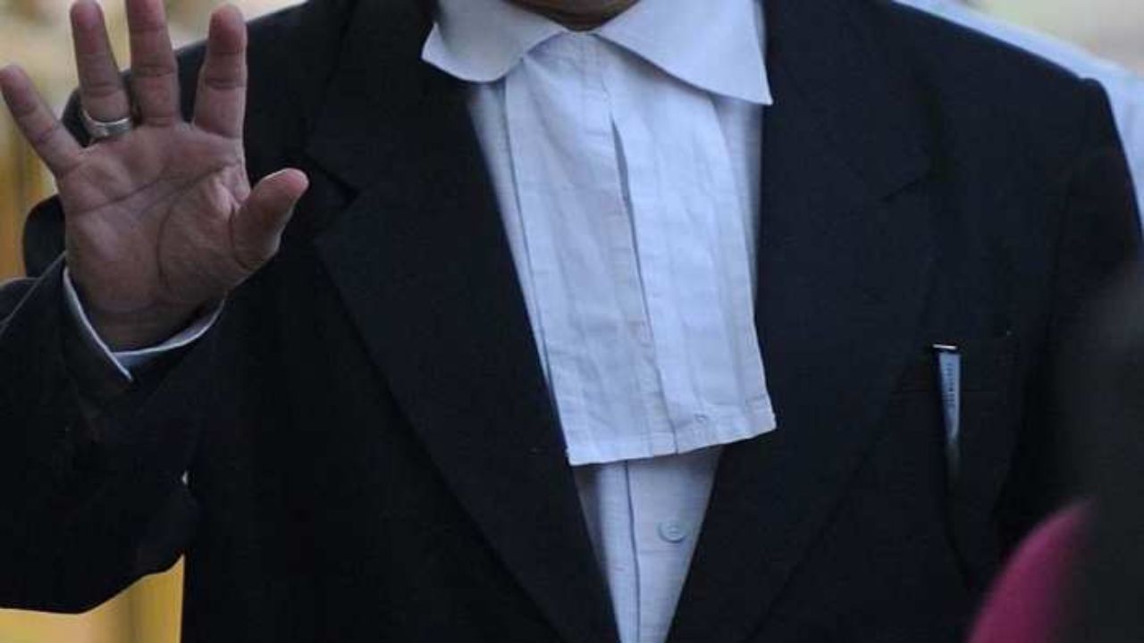 Lawyers wear black coats after this incident of 1327 Dress code of why do lawyers wear black