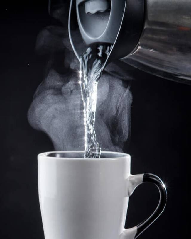 side effects of drinking hot water too frequently in hindi रोजाना