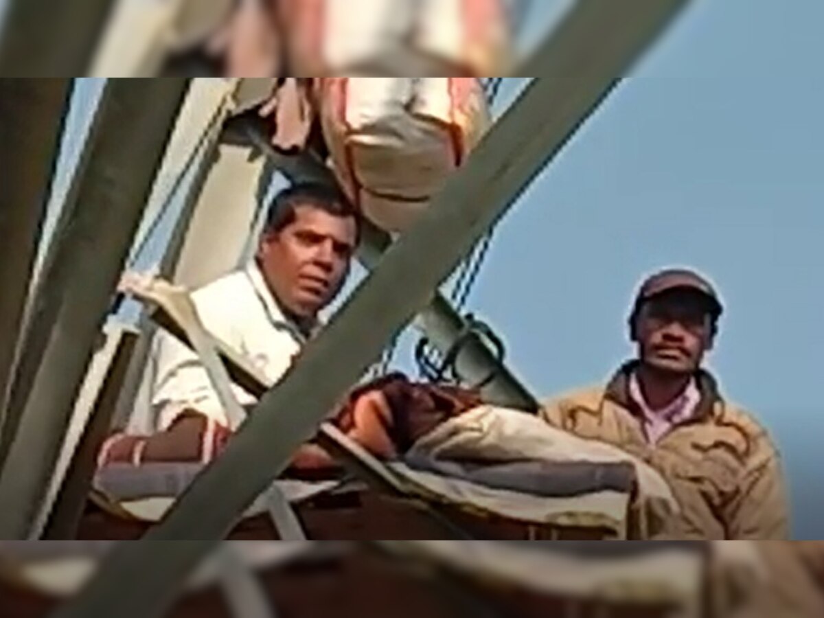 Satna Farmers Climbed On High Tension Tower