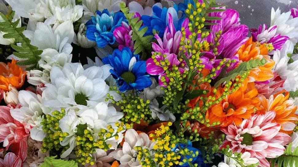 vastu-tips-keeping-artificial-flowers-at-home-is-right-or-wrong-what