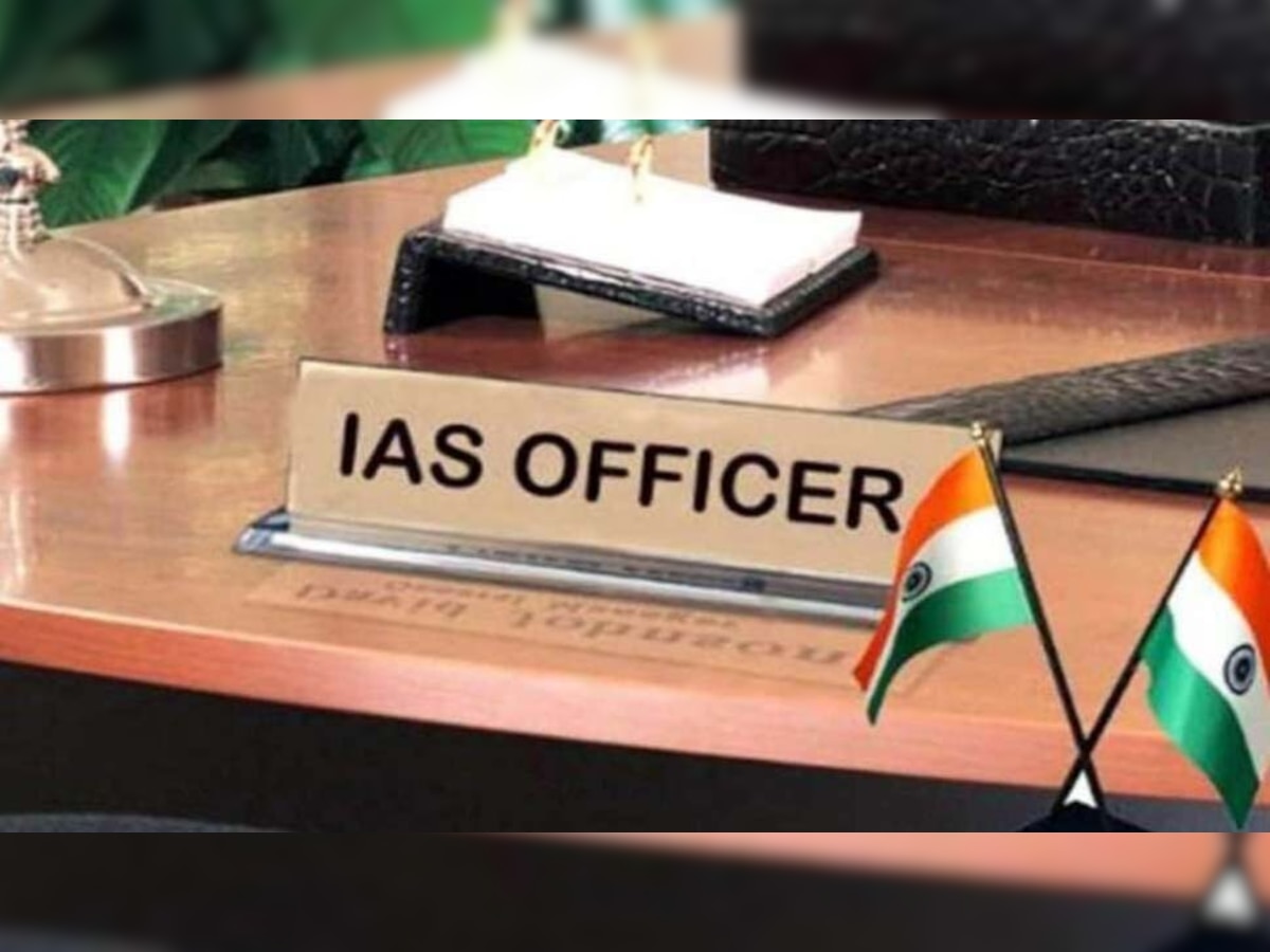 IAS Story: कौन हैं IAS विकास मिश्रा और क्यों महिला के हाथ पर लिख दिया अपना फोन नंबर?