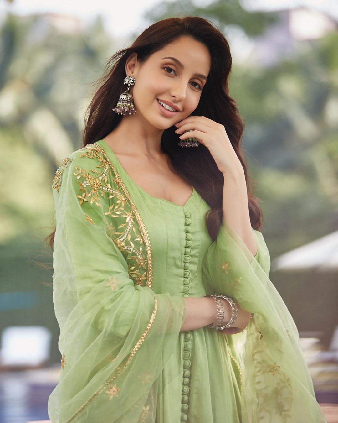 nora-fatehi-always-looks-stunning-in-saree-and-suit-salwar-nora