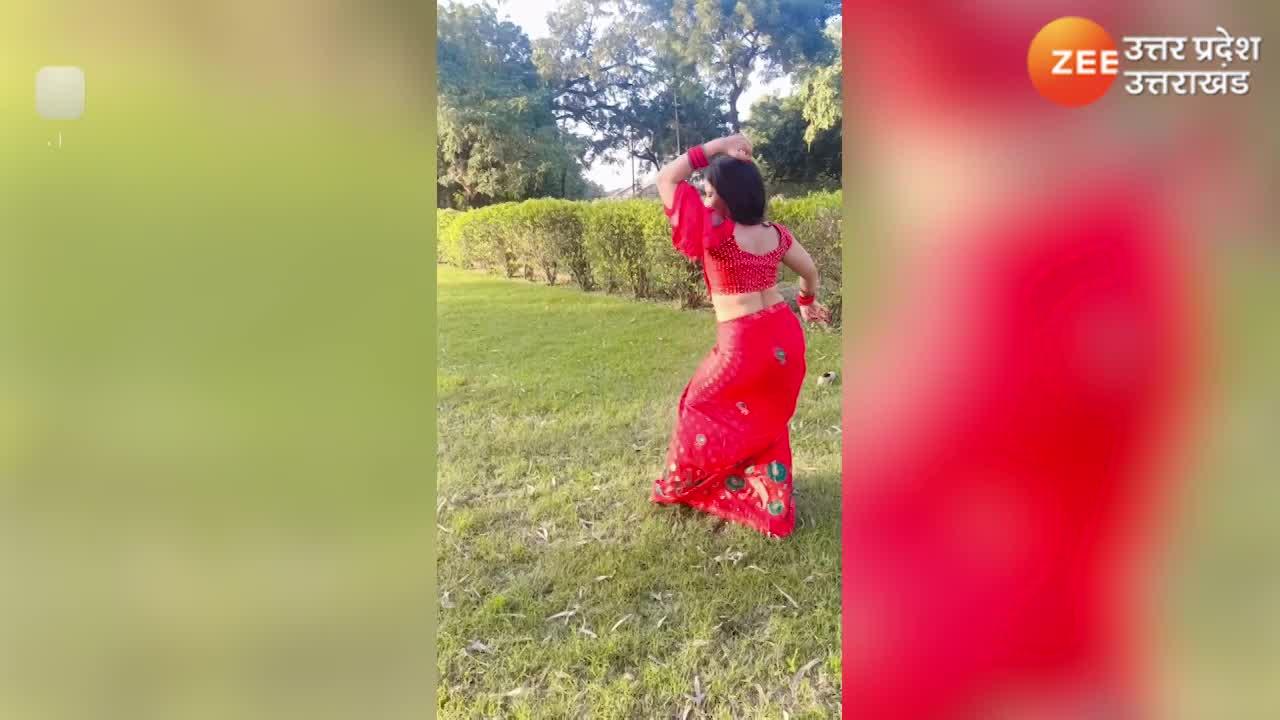 Desi Bhabhi Did A Tremendous Dance In Park On Sapna Choudhary Song In Red Saree Video Goes Viral 7061