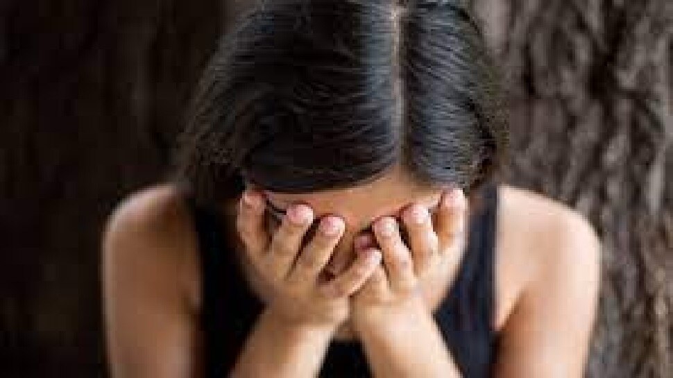 चाणक्य नीति: महिलाएं अपनी इन आदतों के कारण उठाती हैं सबसे ज्यादा नुकसान, जीवन भर झेलती हैं दुख!