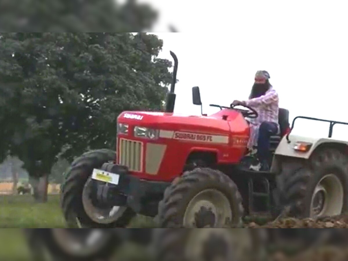 Bagpat: राम रहीम का खेती करते वीडियो वायरल, गाना बजाकर आश्रम के खेतों में चला रहा ट्रैक्टर