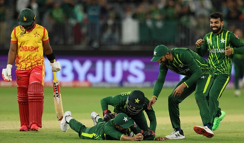 छोटी टीमों से हार रहा पाकिस्तान फिर भी खिलाड़ियों को सम्मानित करेगा PCB, जानिए वजह