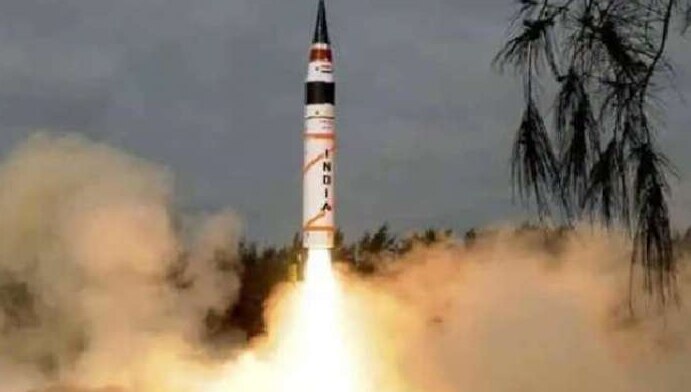 बैलिस्टिक मिसाइल अग्नि-3 का सफल परीक्षण, इसरो ने भी किया रॉकेट का प्रक्षेपण