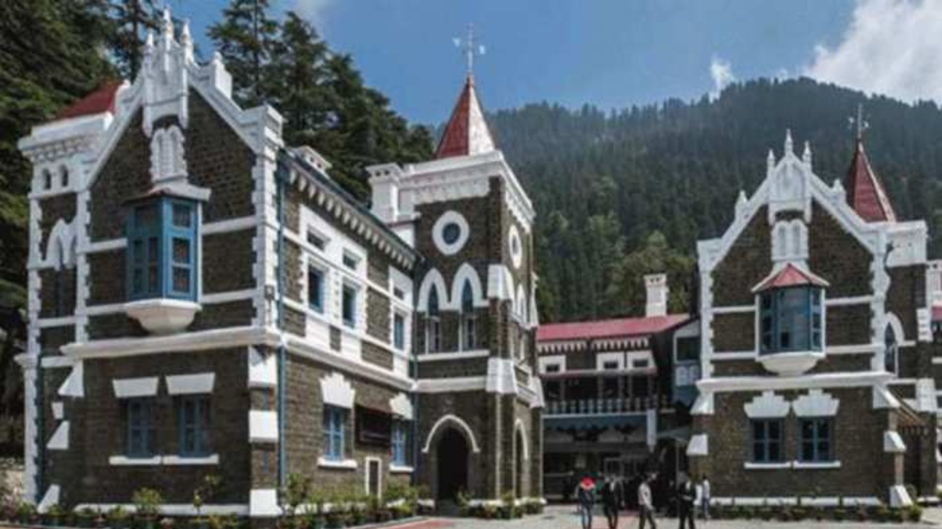 Uttrakhand News: उत्तराखंड में प्लास्टिक उत्पाद बिक्री पर हाईकोर्ट सख्त, लगाई फटकार