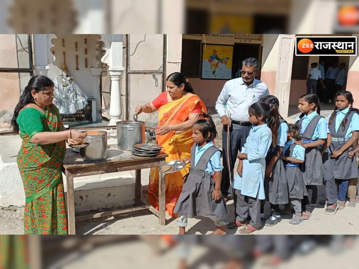 नाथद्वाराः सरकारी स्कूलो में श्रीनाथजी मंदिर के महाप्रसाद का वितरण, छात्रों पर बरसी कृपा