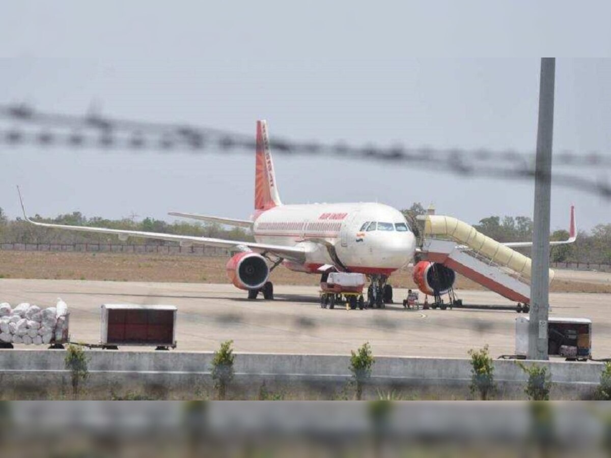 Air India ବିମାନରେ ଧାର୍ମିକ ପ୍ରତୀକକୁ ନାଁ, ଏହି ସବୁ ଜିନିଷ ପିନ୍ଧିବା ଉପରେ ଲାଗିଲା କଟକଣା 