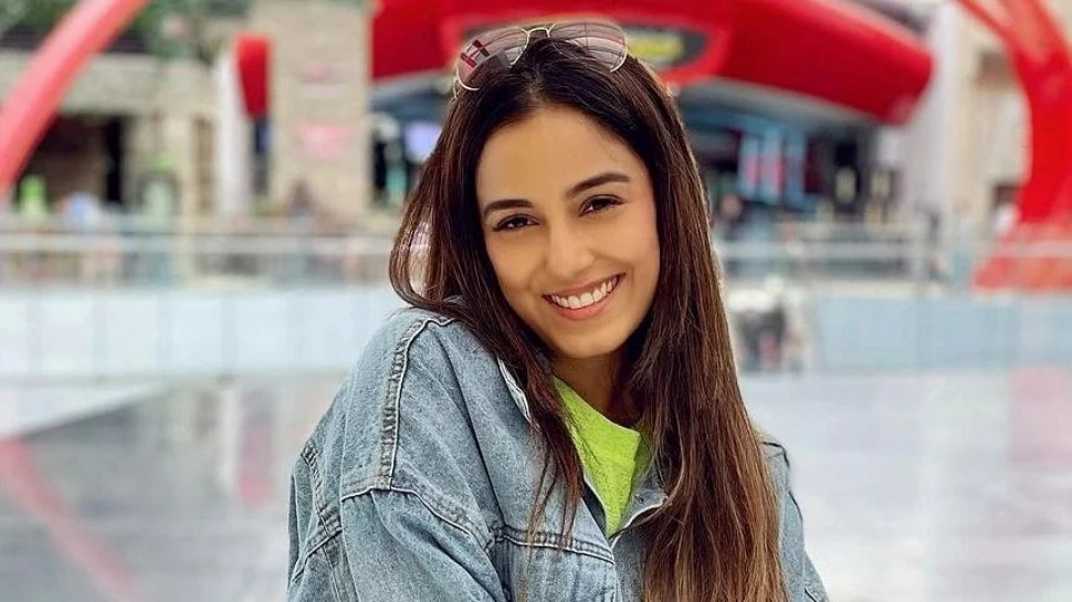 Sexy Srishti Rode Bold Bikini Look Viral on internet Kapil sharma show ...