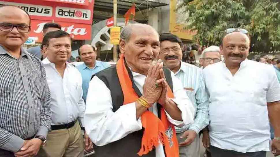 Gujarat Election: 76 साल के BJP उम्मीदवार ने उम्र के सवाल पर कहा, ’80 साल के जो बाइडेन को देखो’