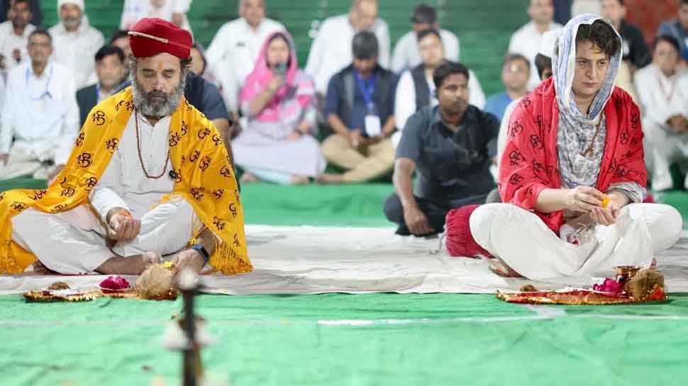 Rahul Gandhi priyanka gandhi visit Omkareshwar Jyotirlinga Narmada Aarti  see religion tradition mp photos mpsn | MP में आस्था के रंग में रंगे राहुल  गांधी, बहन प्रियंका के साथ धर्म और परंपरा
