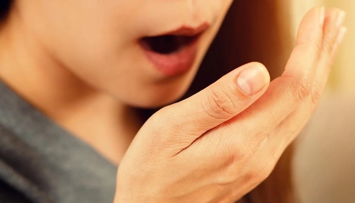 Bad Breadth Remedies: मुंह की बदबू दूर करने के लिए आजमाएं ये घरेलू उपाय, इन बातों का रखें ध्यान