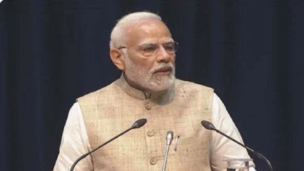 Constitution Day 2022: संविधान दिवस के मौक़े पर पीएम का ख़िताब; कहा- संविधान हमारी सबसे बड़ी ताक़त Constitution Day 2022: संविधान दिवस के मौक़े पर पीएम का ख़िताब; कहा- संविधान हमारी सबसे बड़ी ताक़त