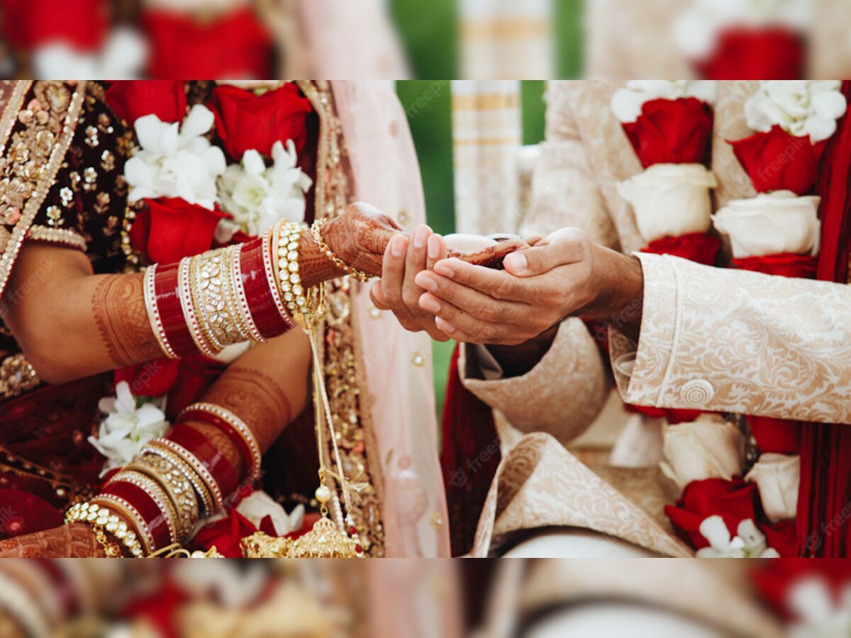 Palmistry: आपकी शादी घर के पास होगी या दूर? भविष्य का पहले ही संकेत कर देती हैं हाथ की ये रेखाएं, आप भी कर लें चेक