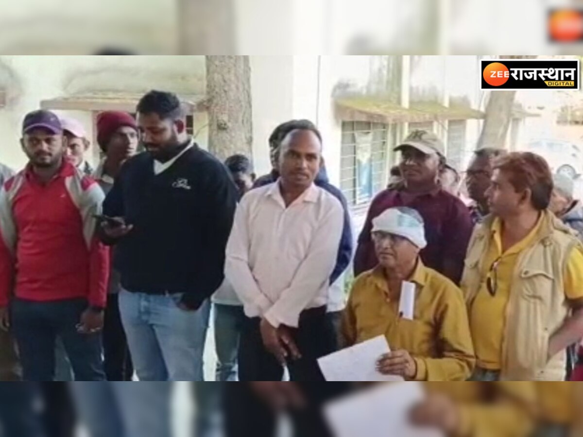 Dungarpur: बिजली की समस्या से परेशान देवल के किसानों का बिजली विभाग के बाहर प्रदर्शन