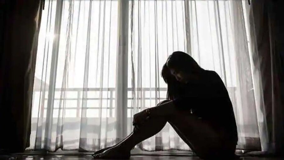 फर्राटेदार अंग्रेजी नहीं बोल पाने से परेशान थी लड़की; फांसी लगाकर दे दी जान 