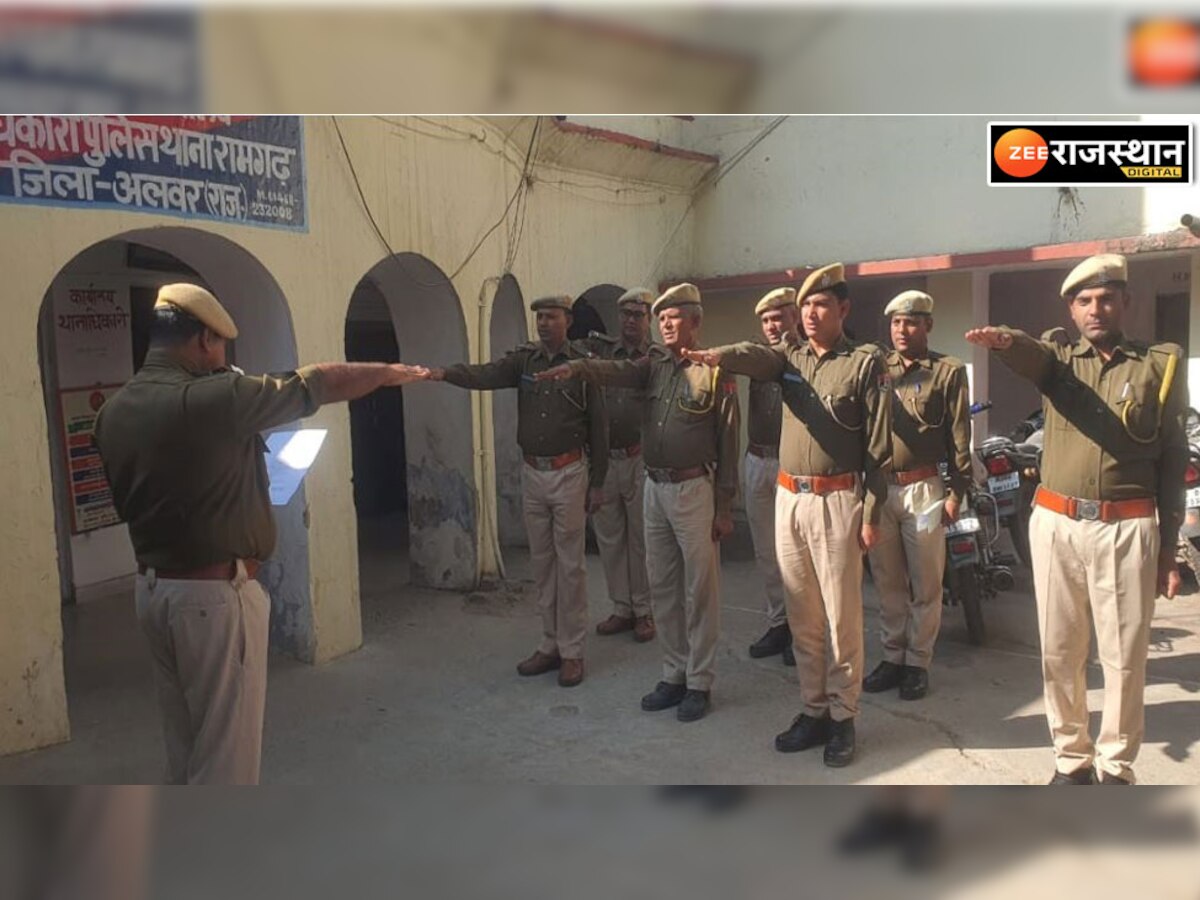 रामगढ़ थाने में पुलिसकर्मियों ने मनाया संविधान दिवस, ली शपथ
