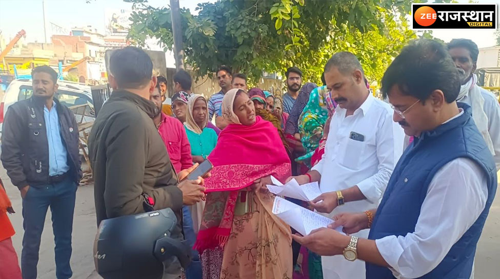 Jaipur: मंदिर जमीन को लेकर पुजारी से अभद्रता, आक्रोशित लोगों ने कानोता थाने का किया घेराव