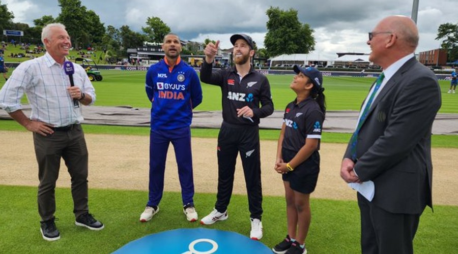 IND vs NZ: धवन के फैसले पर भड़के फैन्स, अच्छा करने के बावजूद दूसरे वनडे से बाहर हुआ दिग्गज