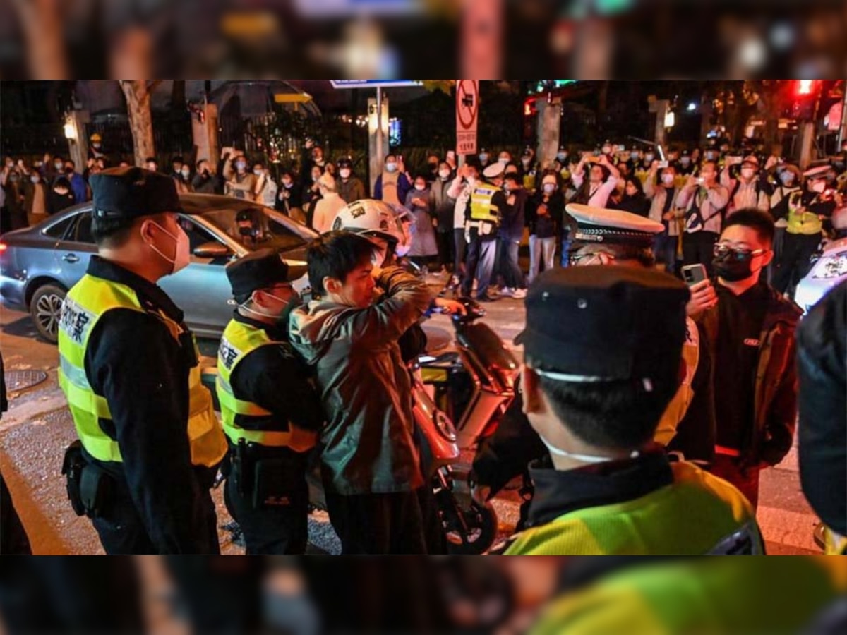 चीन में कोविड प्रतिबंधों के खिलाफ जगह-जगह प्रदर्शन