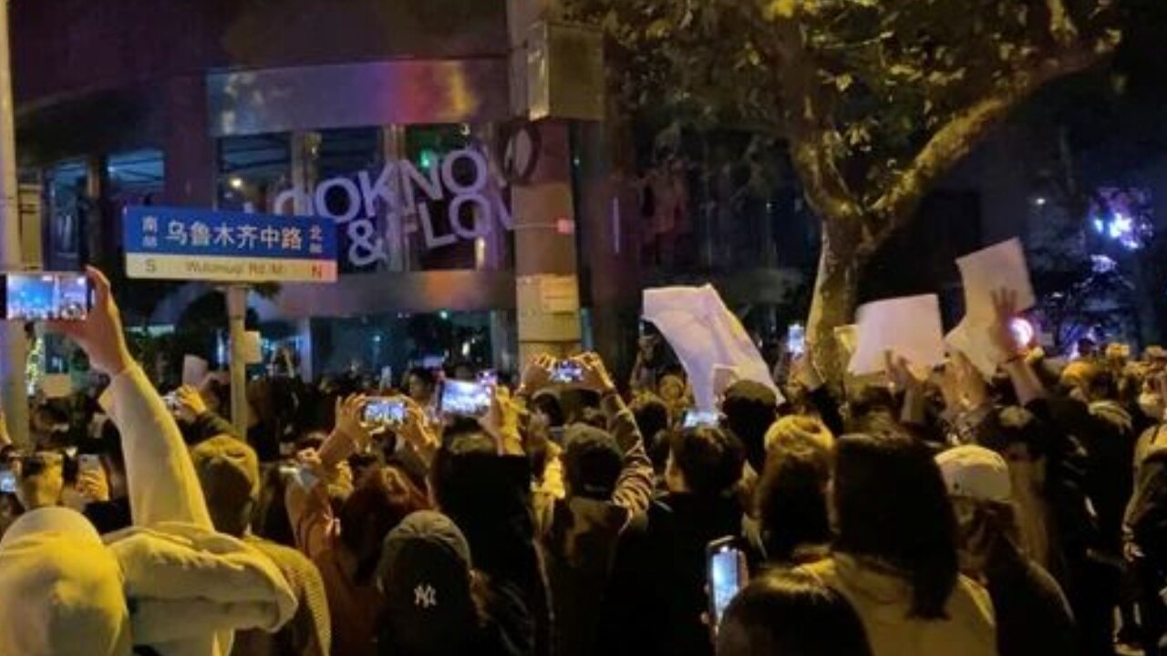 चीन में लॉकडाउन से गुस्साए लोग सड़कों पर उतरे, शी जिनपिंग के इस्तीफे की मांग वाले लग रहे नारे