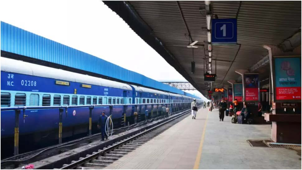 Indian Railway facts: दो राज्यों में आता है ये रेलवे स्टेशन, जानिए कहां है देश का सबसे लंबा प्लेटफॉर्म