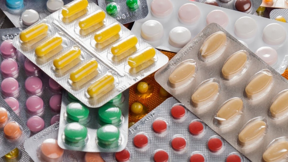 ICMR Antibiotic Guidelines: सावधान! कम बुखार में एंटीबायोटिक्स लेने पर लगा दें ब्रेक, ICMR ने जारी की ये गाइडलाइंस