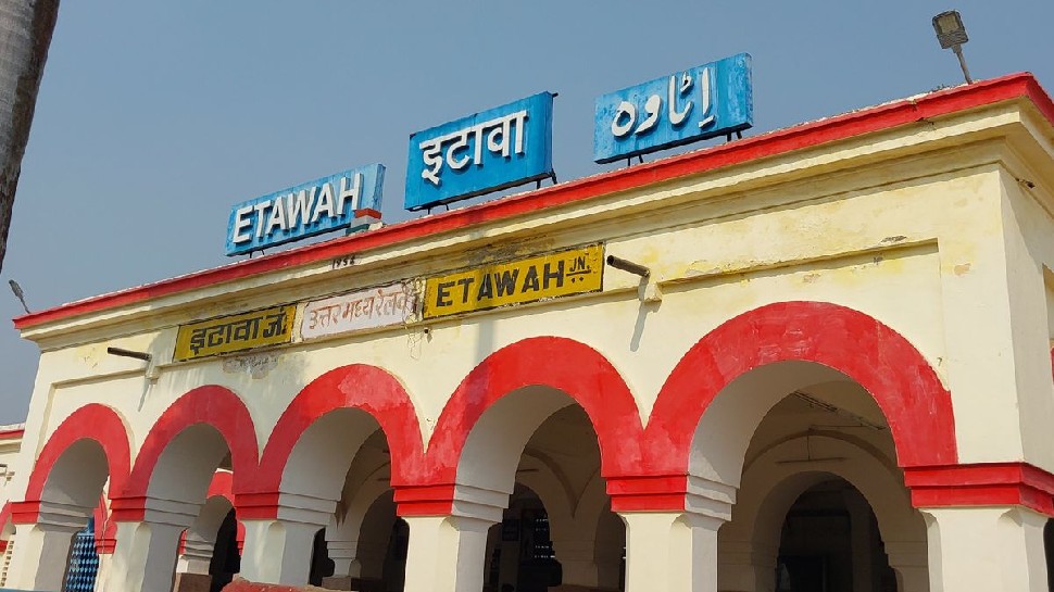 इटावा : डिंपल यादव के पक्ष में नारेबाजी करने के मामले में बड़ी कार्रवाई, इन पर गिरी गाज