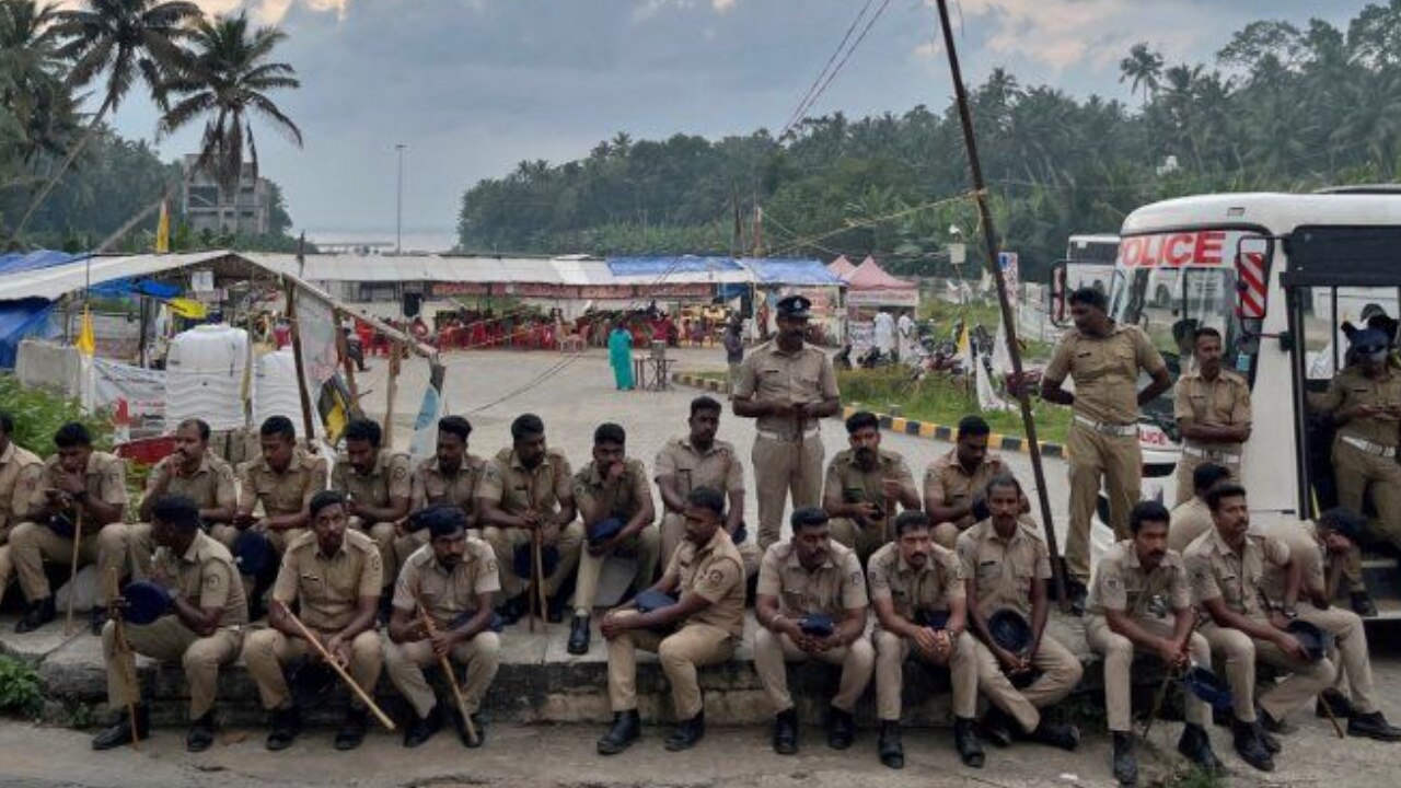 Adani Port Protest: विझिंजम पुलिस थाने पर हमले पर केरल सरकार और चर्च ने दी ये प्रतिक्रिया