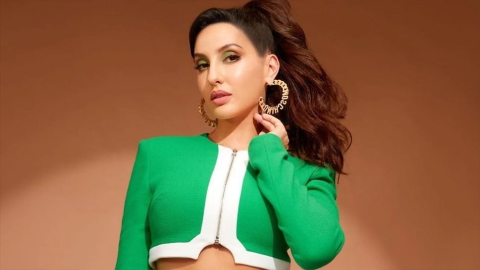 FIFA World Cup 2022 पहुंचीं Nora Fatehi! स्टेडियम में अपने गाने पर नाचती दिखीं हसीना, वायरल हो रहा है वीडियो FIFA World Cup 2022 पहुंचीं Nora Fatehi! स्टेडियम में अपने गाने पर नाचती दिखीं हसीना, वायरल हो रहा है वीडियो