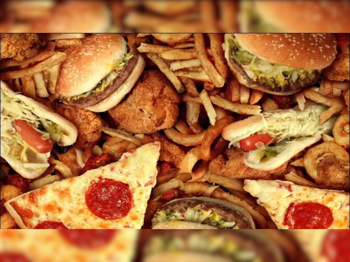 पिज्जा-बर्गर खाने की है लत तो आप दे रहे हैं कैंसर जैसी खतरनाक बीमारी को दावत