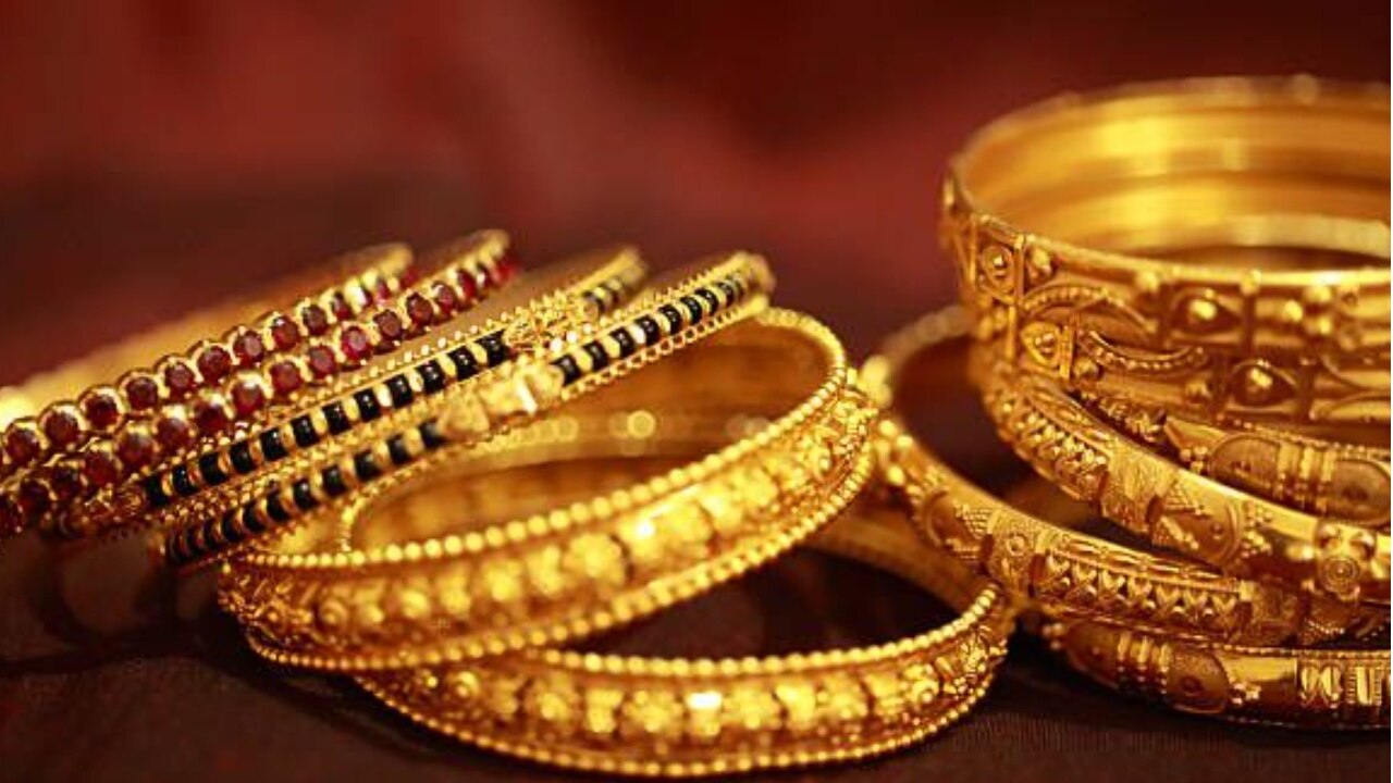 Gold Price 29 Nov: शादियों के सीजन में 6900 रुपये लुढ़का सोना, जानिए आज क्या रहा गोल्ड का भाव