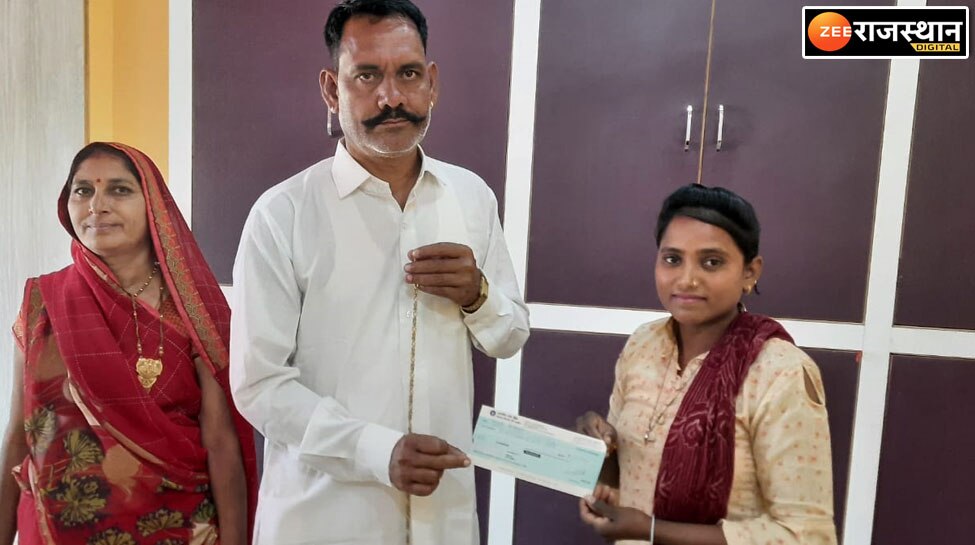 शादी समारोह में गई युवती को क्यों दिया एक लाख रुपए का चेक, जानकर दंग रह जाएंगे आप