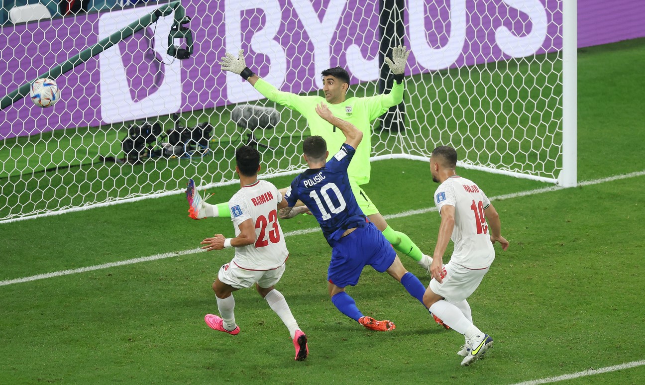 FIFA World Cup 2022: USA ने ईरान को 1-0 से पीटकर बनाई अंतिम 16 में जगह, इंग्लैंड ने वेल्स को दी मात FIFA World Cup 2022: USA ने ईरान को 1-0 से पीटकर बनाई अंतिम 16 में जगह, इंग्लैंड ने वेल्स को दी मात
