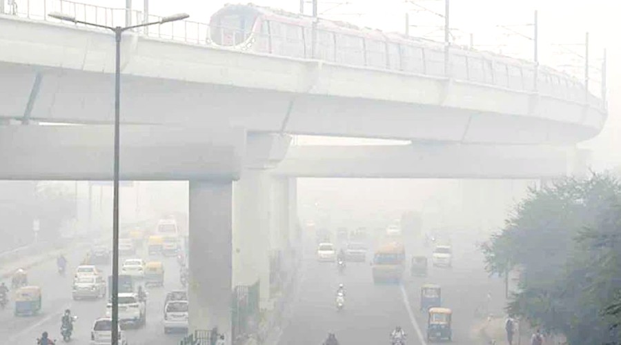 Delhi Pollution and AQI: दिल्ली में फिर बजी प्रदूषण को लेकर खतरे की घंटी, आउट ऑफ कंट्रोल पॉल्यूशन के बीच स्मॉग का खतरा