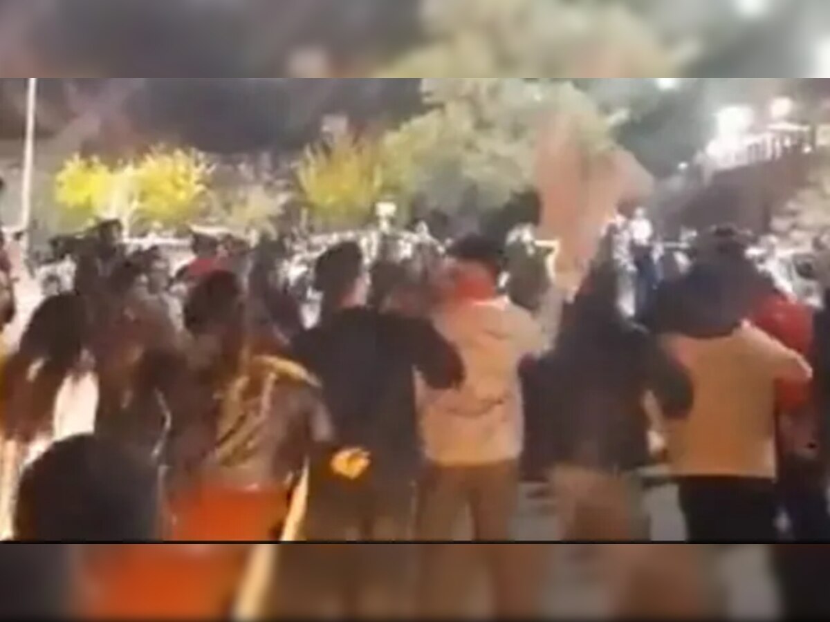 Celebration in Iran: FIFA वर्ल्ड कप में US से हारी ईरान की टीम, जनता ने सड़कों पर मनाया जश्न; फोड़े पटाखे