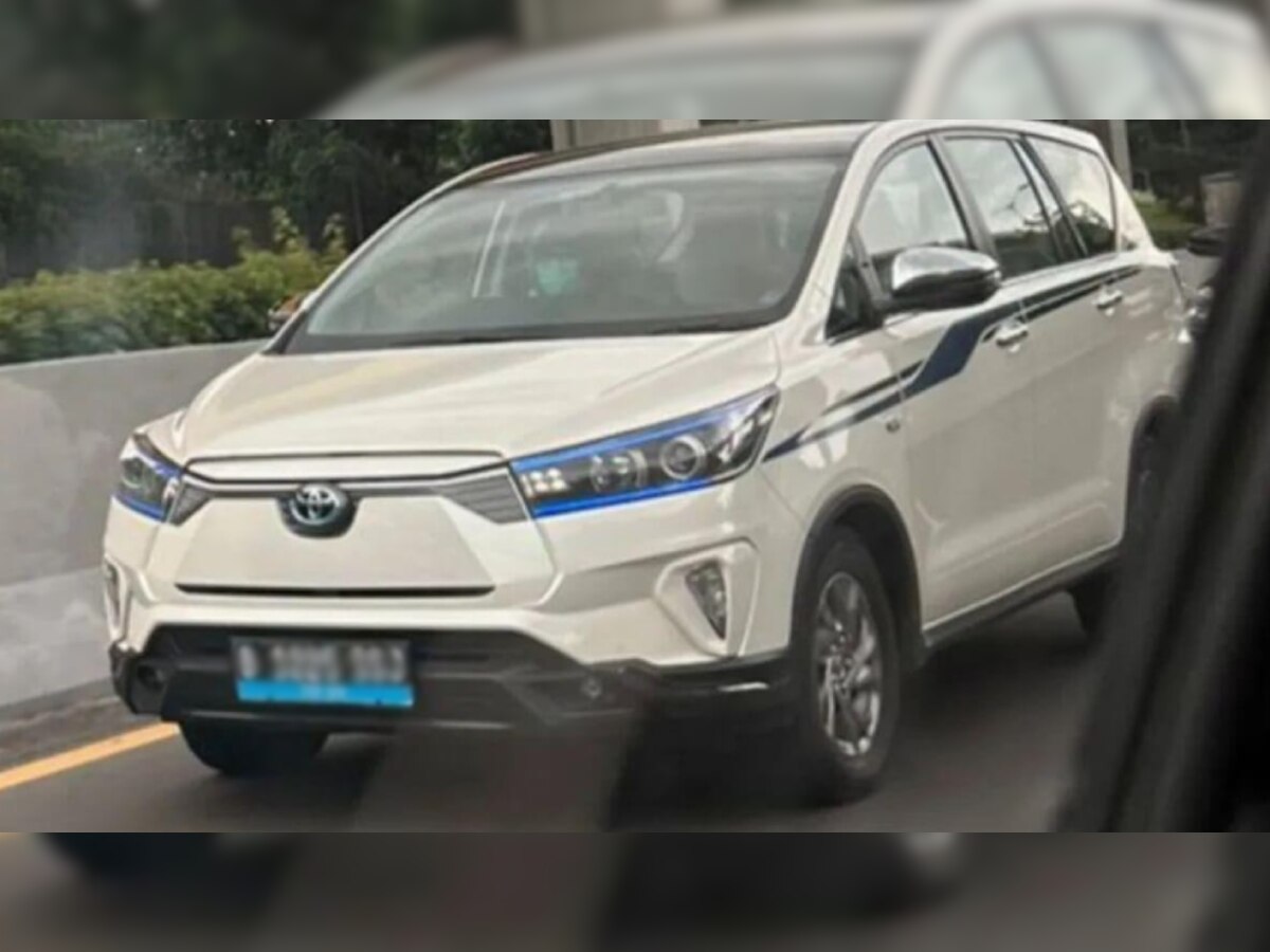 Toyota Innova EV: इलेक्ट्रिक अवतार में आ रही ये 7-सीटर कार!  टेस्टिंग के दौरान पहली बार दिखी