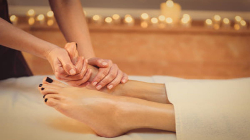 Winter Foot Care Tips: सर्दियों में पैरों की इस तरह करें केयर; न फटेंगी एड़ियां, नर्म रहेगी स्किन Winter Foot Care Tips: सर्दियों में पैरों की इस तरह करें केयर; न फटेंगी एड़ियां, नर्म रहेगी स्किन