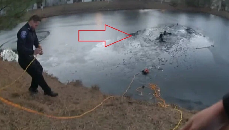 Frozen Pond: जमे हुए बर्फीले तालाब में बच्चे के साथ फंसी महिला, खौफनाक मंजर देख पुलिस भी दंग
