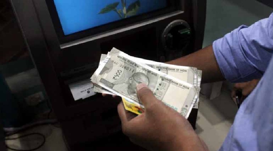 बदल गया है ATM से पैसे निकालने का नियम, जरूर पढ़ें पैसों से जुड़ा ये नियम