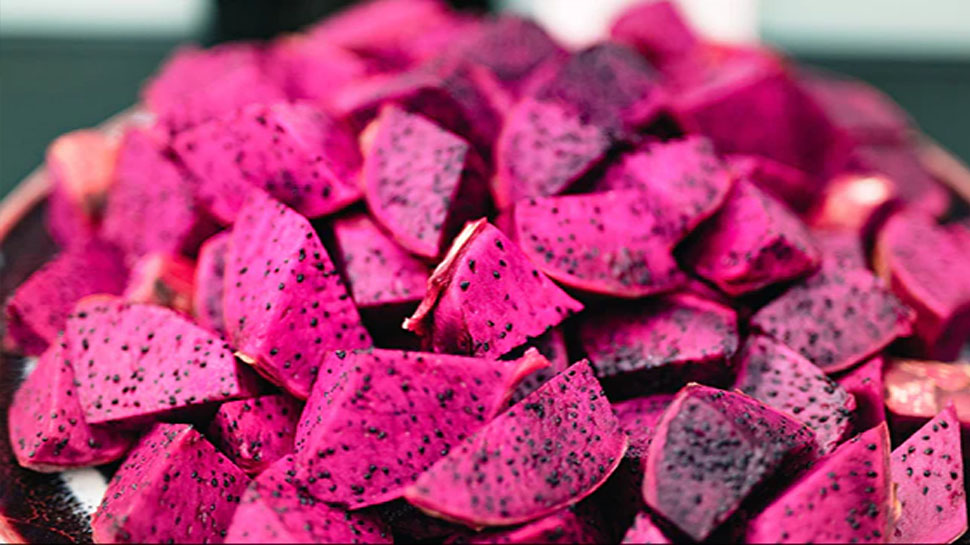 Dragon Fruit: मोटापा ही नहीं डायबिटीज भी कंट्रोल में रखता है ये गुलाबी फ्रूट, जानें गजब के फायदे
